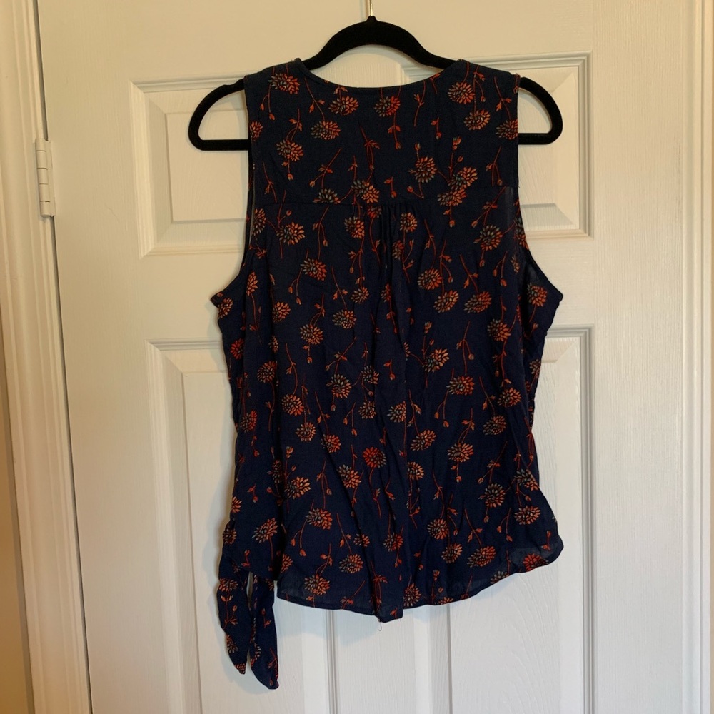 NWT Universal Threads top - Picture 3 of 4